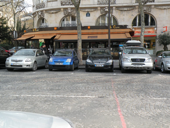  voitures stationnées
